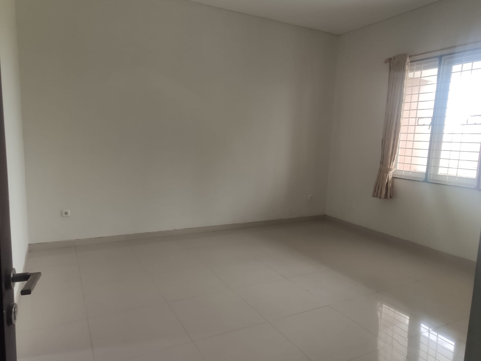 Disewakan Rumah di Taman Napoli Lippo Cikarang